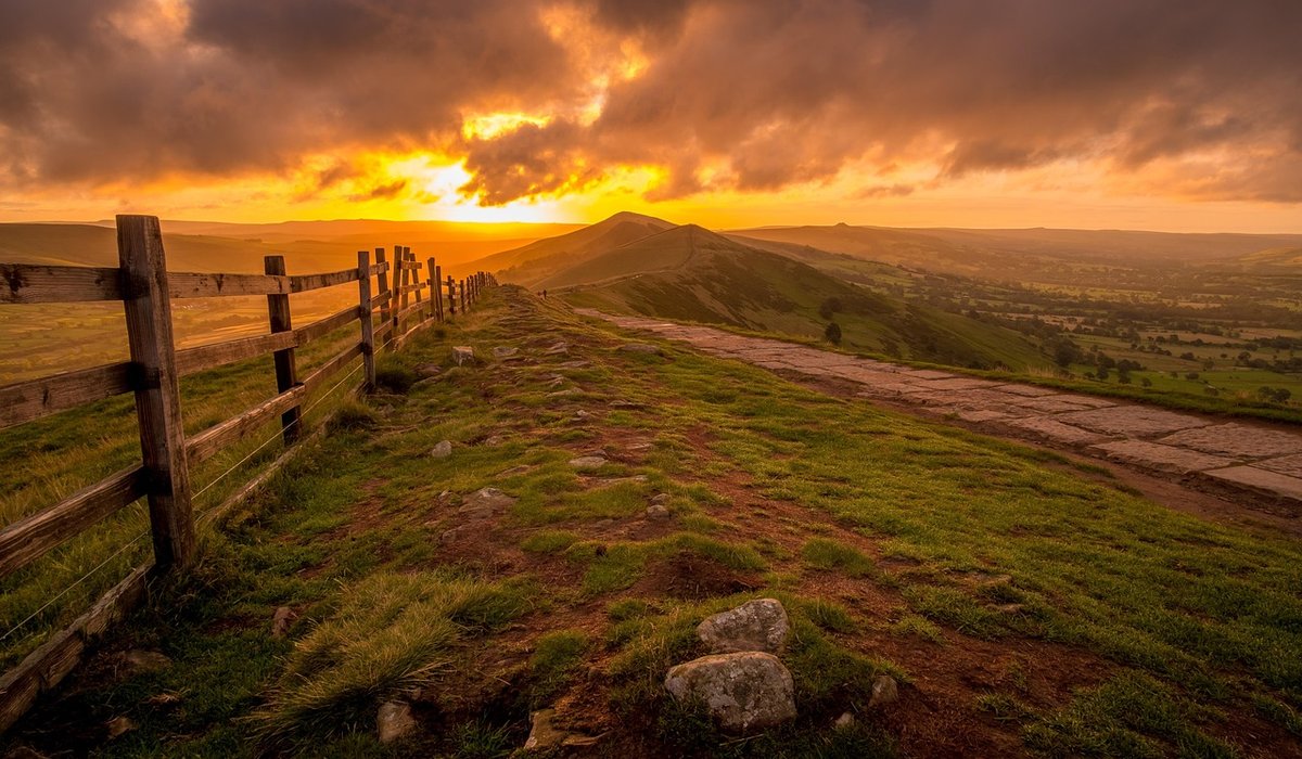 Photography tips for capturing misty morning valleys