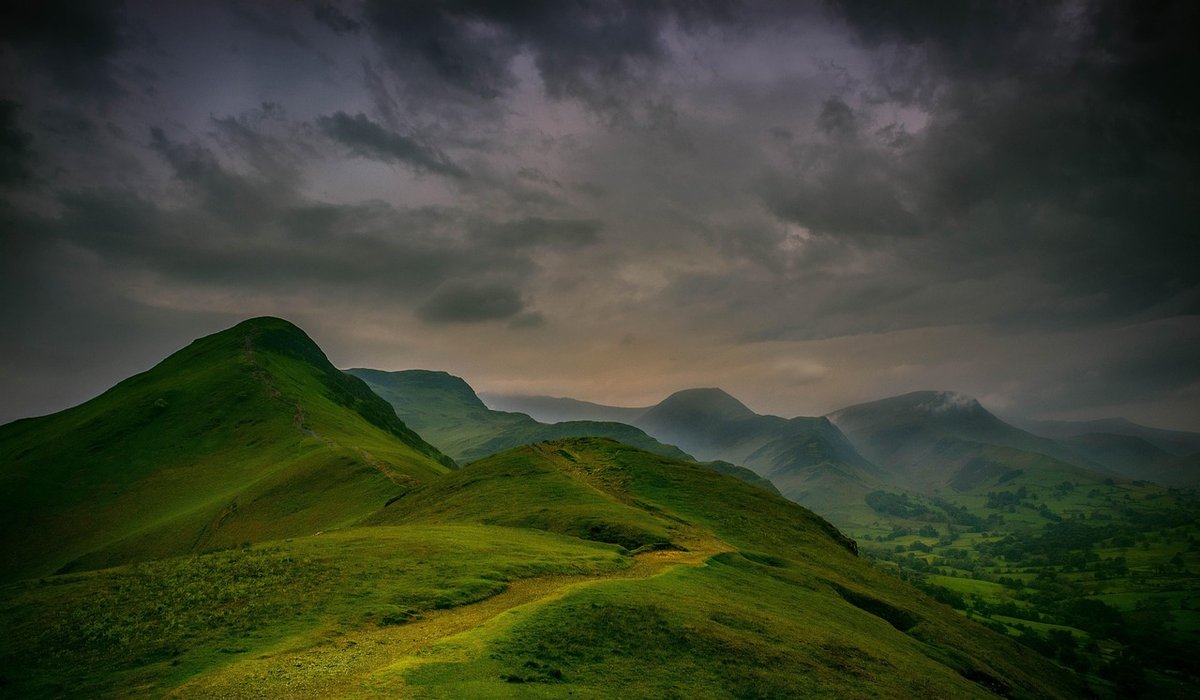 Planning a circular route around a tarn